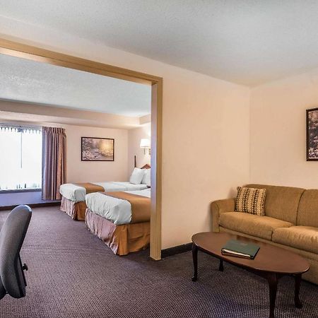 Quality Inn & Suites Albany Airport Latham Esterno foto
