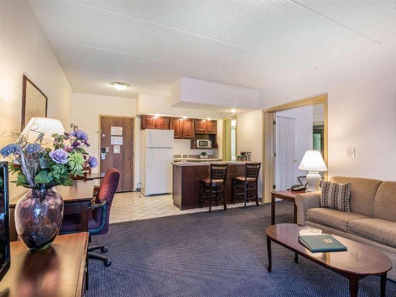 Quality Inn & Suites Albany Airport Latham Esterno foto