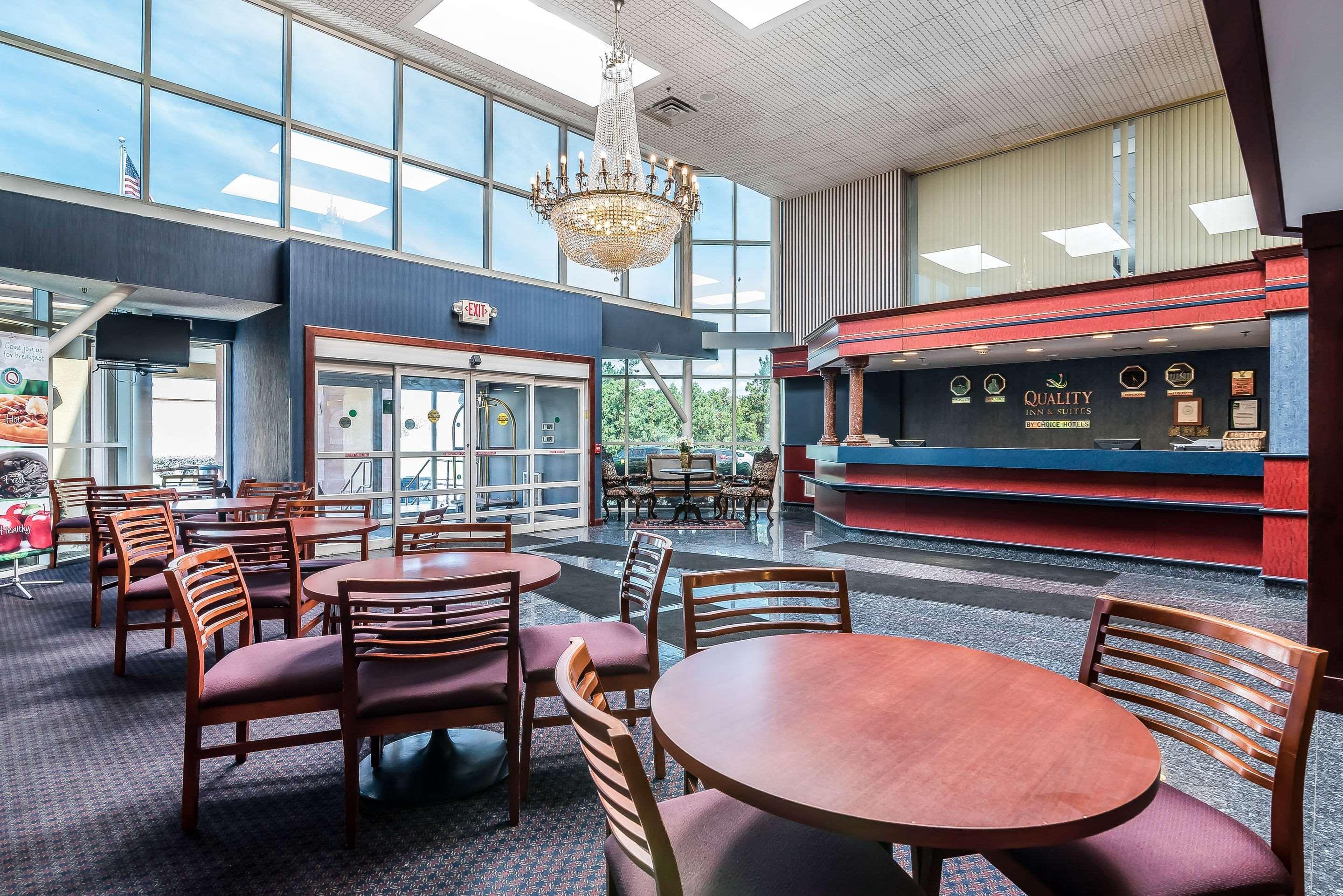 Quality Inn & Suites Albany Airport Latham Esterno foto