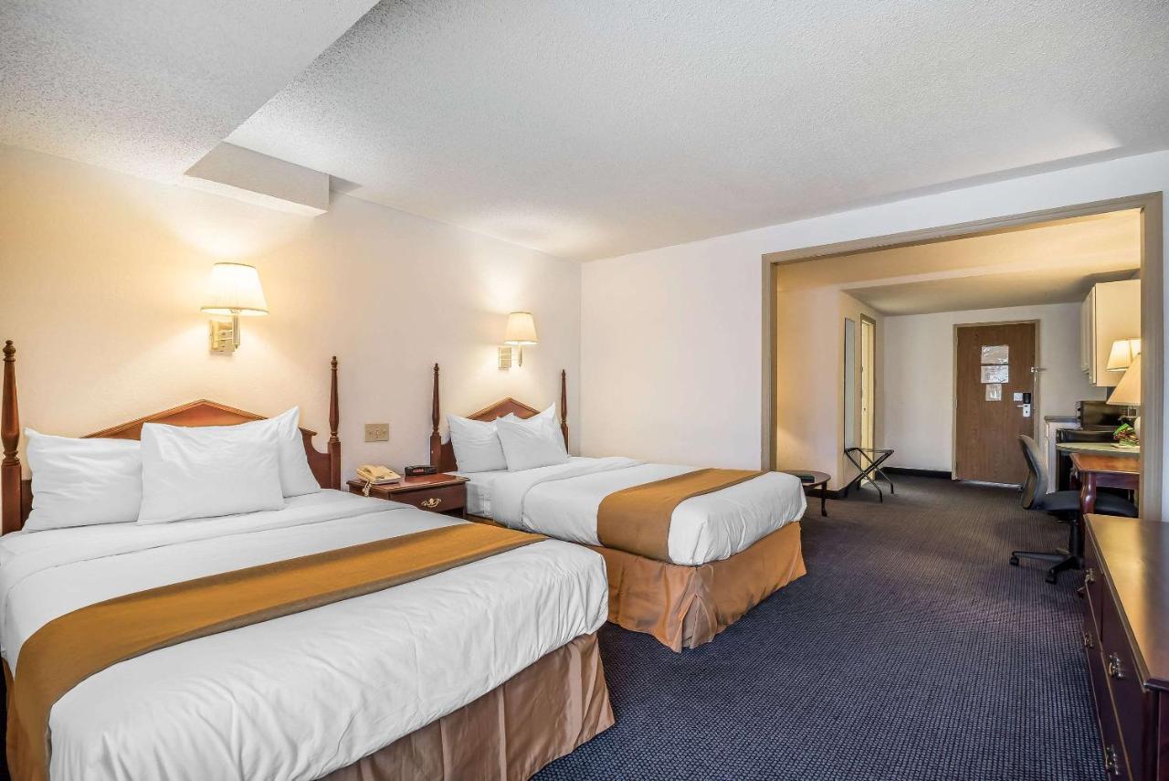 Quality Inn & Suites Albany Airport Latham Esterno foto