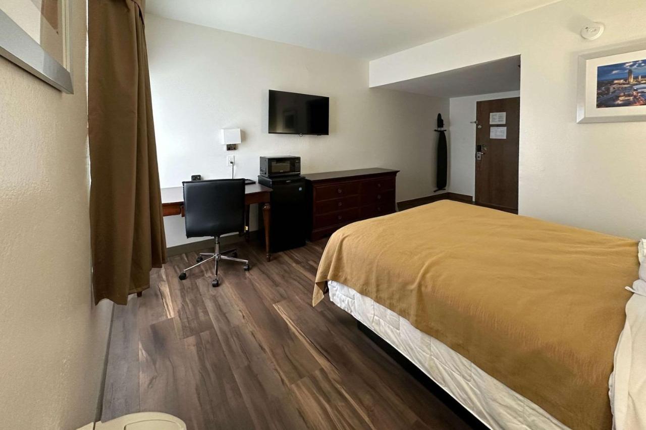 Quality Inn & Suites Albany Airport Latham Esterno foto