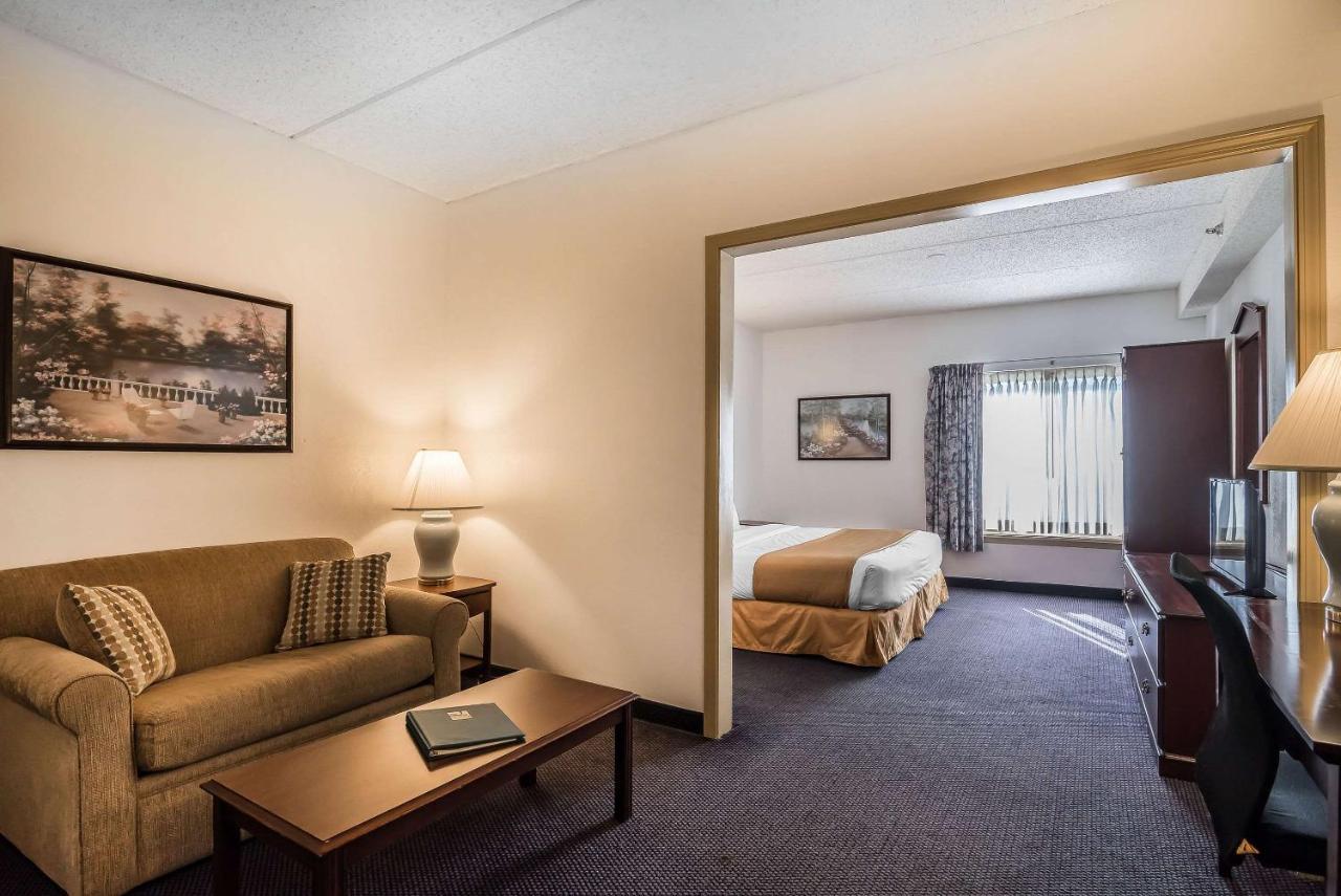 Quality Inn & Suites Albany Airport Latham Esterno foto